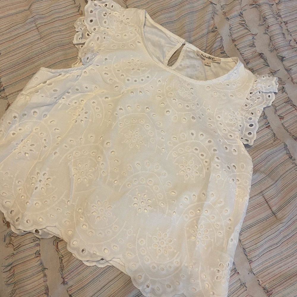 White Flowy Crop